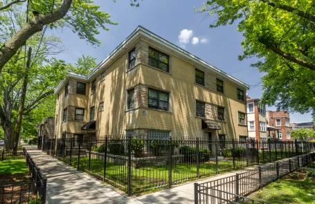 1 Bedroom Rogers Park Apartment