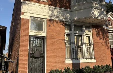 3 Bedroom McKinley Park Apartment