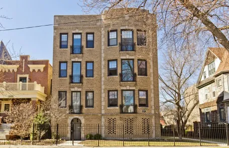 2 Bedroom Andersonville Apartment