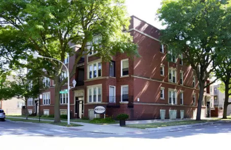 2 Bedroom Bronzeville Apartment
