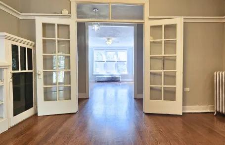 1 Bedroom Bronzeville Apartment