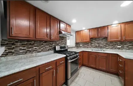3 Bedroom Albany Park Apartment