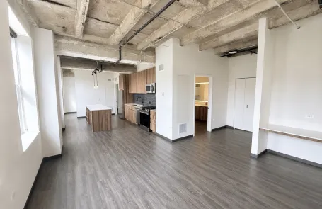 1 Bedroom Near West Side Apartment