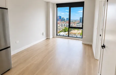 1 Bedroom West Loop Apartment