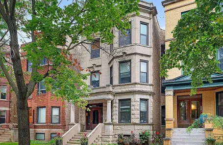 3 Bedroom Lakeview Apartment