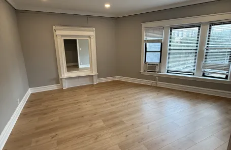 2 Bedroom Lakeview Apartment