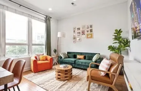 2 Bedroom West Loop Apartment