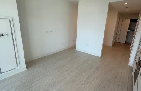 Studio Fulton Market Apartment