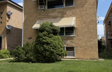 3 Bedroom Jefferson Park Apartment
