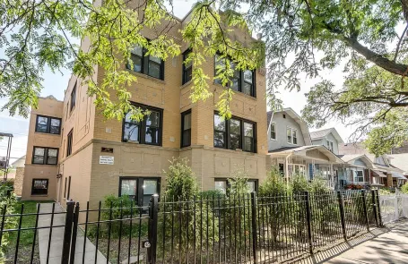 1 Bedroom Irving Park Apartment