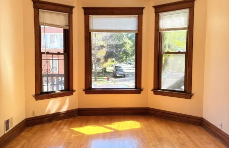2 Bedroom Roscoe Village Apartment