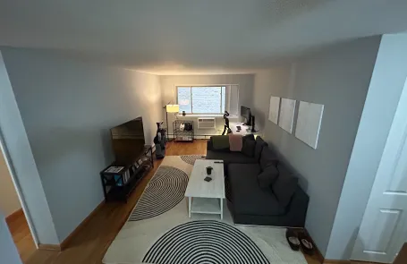 1 Bedroom Lakeview Apartment