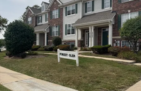 3 Bedroom Des Plaines Townhome