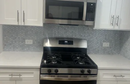 2 Bedroom Oak Park Apartment