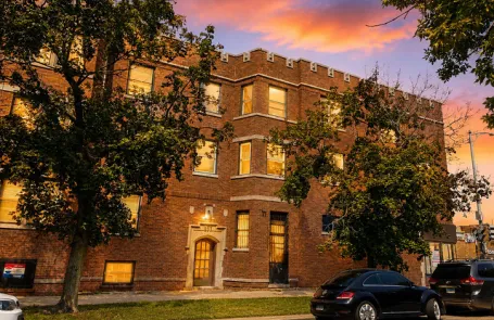 2 Bedroom Rogers Park Apartment