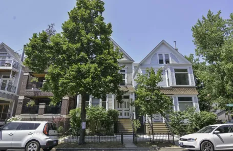 2 Bedroom Lakeview Apartment