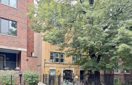 Studio Logan Square Apartment