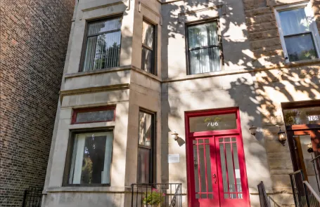 2 Bedroom Lakeview Apartment