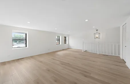 2 Bedroom Lincoln Park Apartment