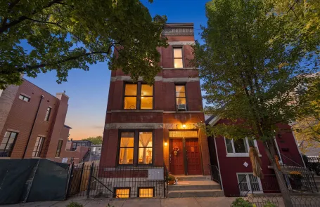2 Bedroom Bucktown Condo