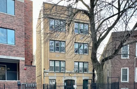 Studio Logan Square Apartment