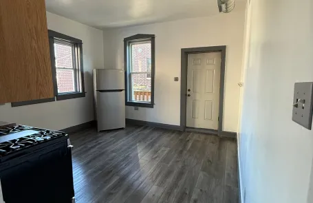 2 Bedroom Humboldt Park Apartment