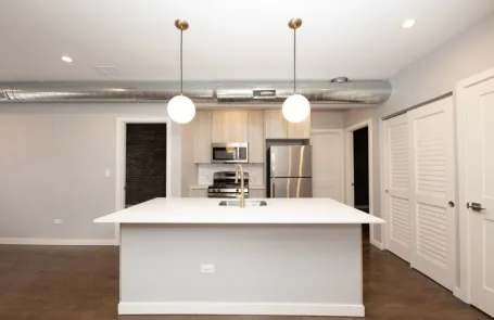 2 Bedroom Lakeview Apartment