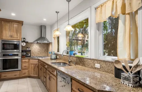 4 Bedroom Rogers Park Apartment