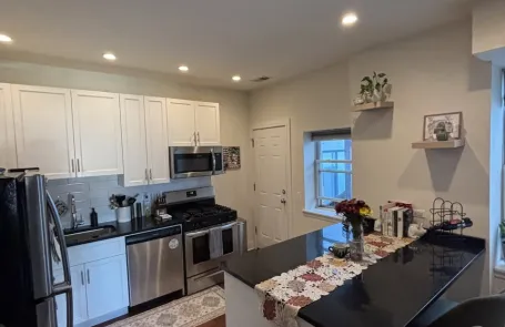 2 Bedroom Lakeview Apartment