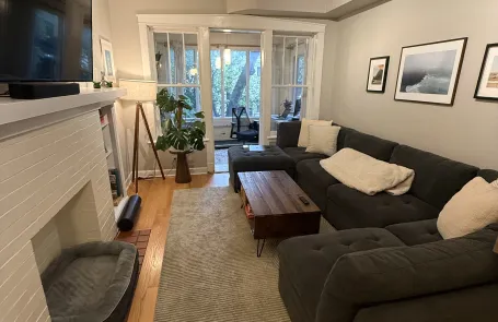 2 Bedroom Lakeview Apartment