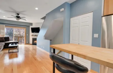2 Bedroom Wicker Park Townhome