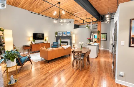 2 Bedroom Bucktown Condo