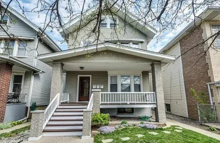 2 Bedroom Irving Park Apartment