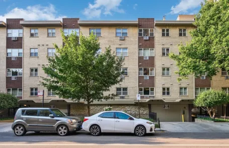 1 Bedroom Lakeview Apartment