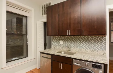 3 Bedroom Lakeview Apartment