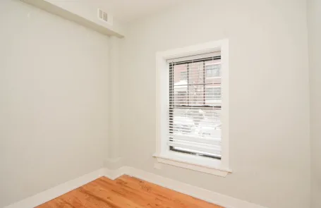 3 Bedroom Lakeview Apartment
