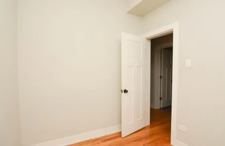 3 Bedroom Lakeview Apartment