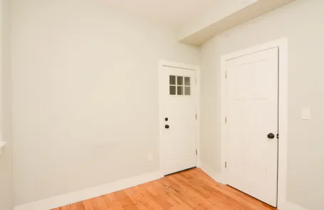 3 Bedroom Lakeview Apartment