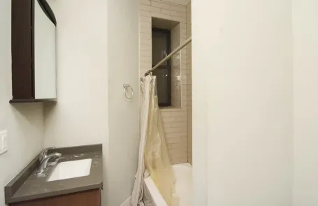 3 Bedroom Lakeview Apartment