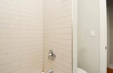 3 Bedroom Lakeview Apartment