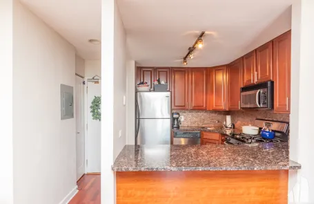 2 Bedroom Lakeview Apartment
