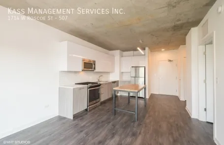 1 Bedroom Lakeview Apartment