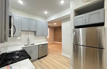 1 Bedroom Lincoln Park Apartment
