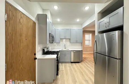 1 Bedroom Lincoln Park Apartment
