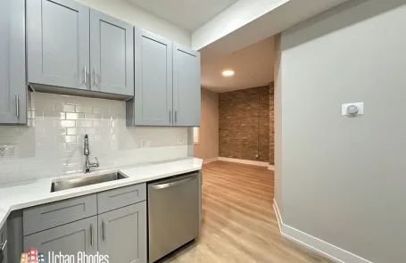 1 Bedroom Lincoln Park Apartment