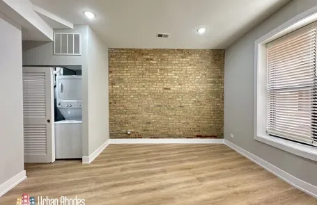 1 Bedroom Lincoln Park Apartment