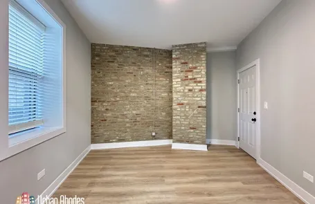 1 Bedroom Lincoln Park Apartment