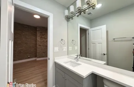 1 Bedroom Lincoln Park Apartment