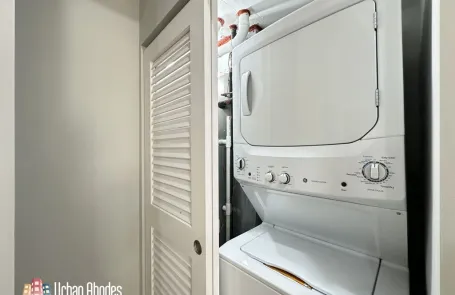 1 Bedroom Lincoln Park Apartment