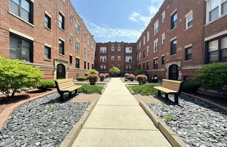 1 Bedroom Lakeview Apartment
